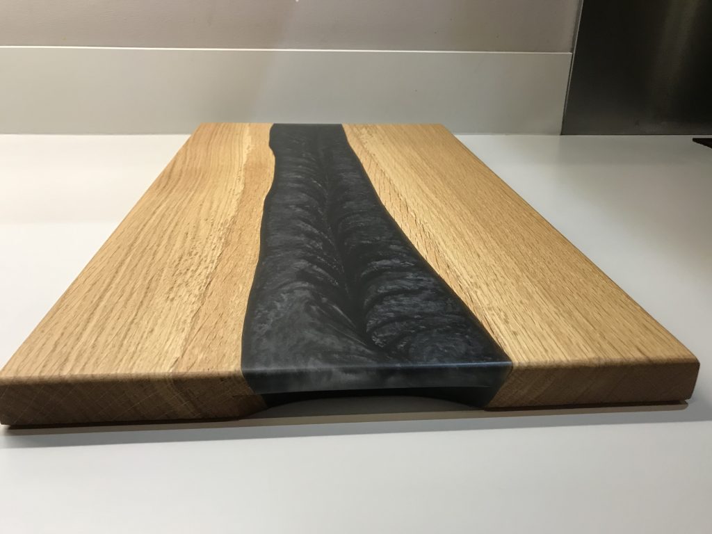 Planche à découper en résine epoxy et bois massif