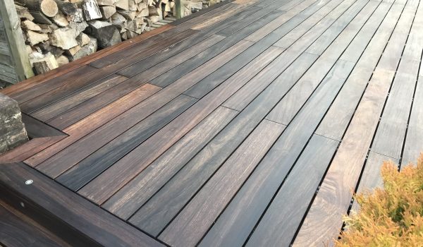 Terrasse extérieure en bois exotique